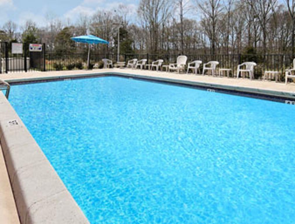 Hotel Super 8 By Wyndham Clinton Facilidades foto